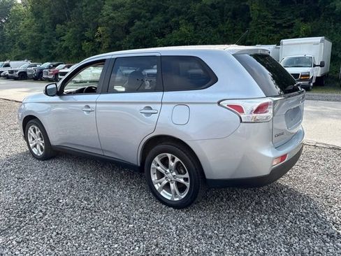 Used 2014 Mitsubishi Outlander SE AWD/4WD image 3