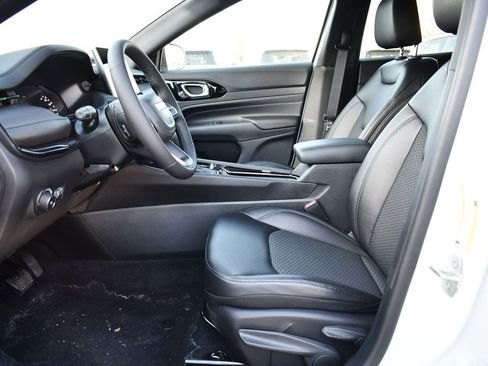 New 2026 Jeep Compass Latitude AWD/4WD image 11