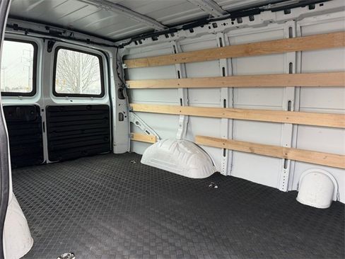 Used 2024 GMC Savana 2500 Work Van w/ Driver Convenience Package image 33