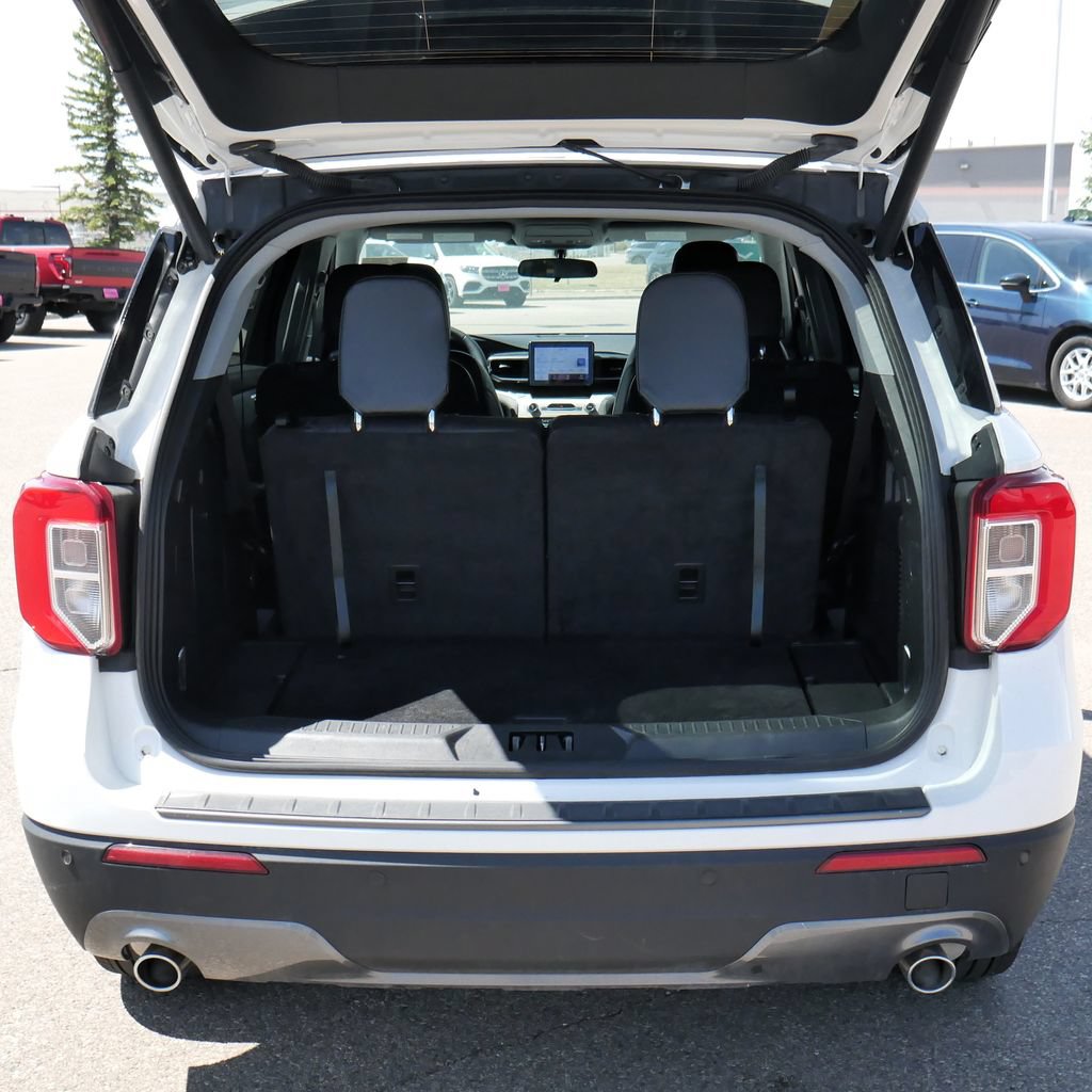 Used 2024 Ford Explorer XLT w/ Equipment Group 202A AWD/4WD image 17