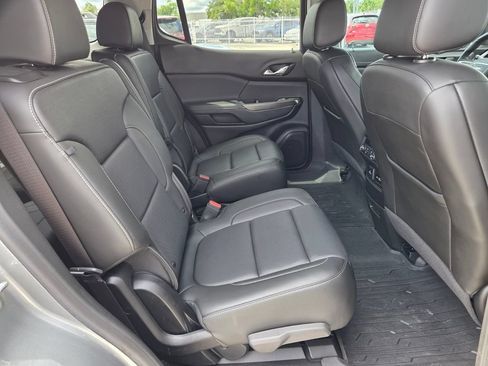 Used 2023 GMC Acadia SLT w/ Elevation Edition FWD image 14