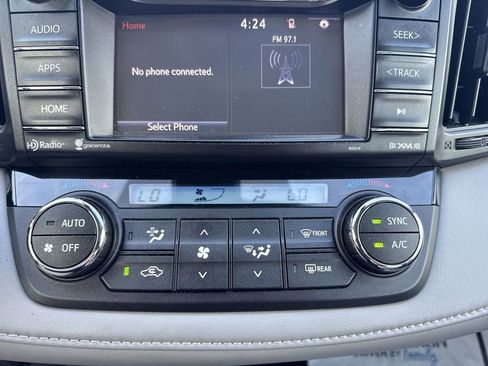 Used 2018 Toyota RAV4 XLE image 18