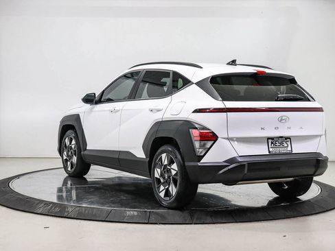 Used 2024 Hyundai Kona SEL FWD image 2