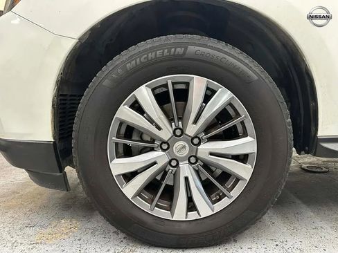 Used 2020 Nissan Pathfinder SV image 28