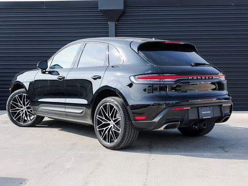 Certified 2025 Porsche Macan image 3