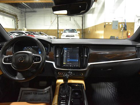 Used 2017 Volvo S90 T6 Momentum w/ Vision Package image 38