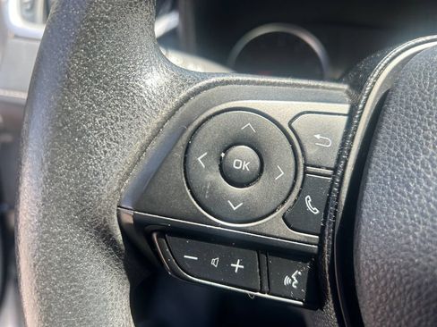 Used 2019 Toyota RAV4 LE FWD image 25