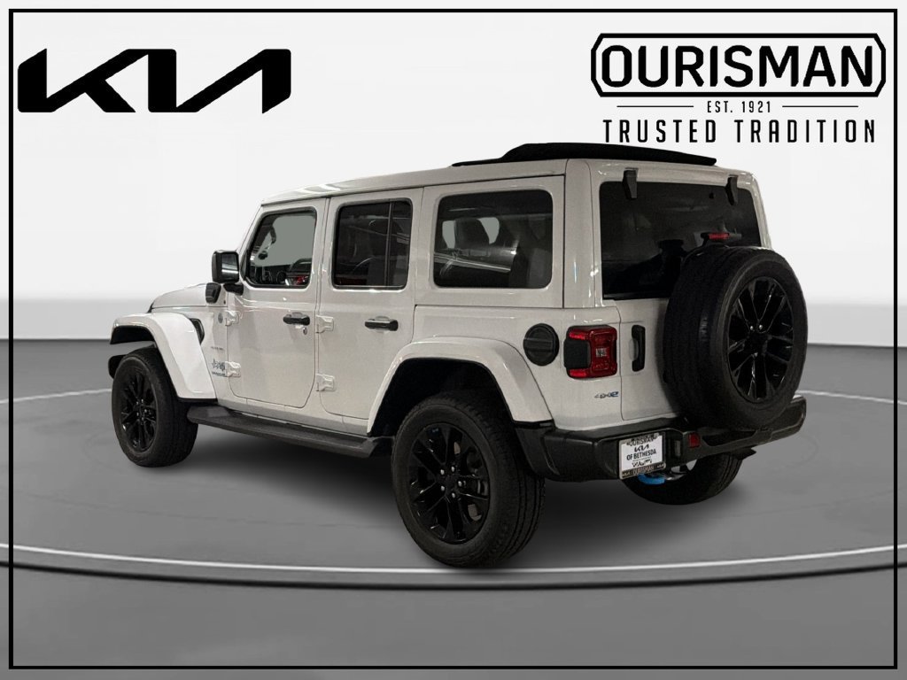 Used 2022 Jeep Wrangler Unlimited Sahara w/ Cold Weather Group AWD/4WD image 3