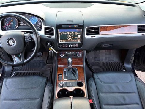 Used 2012 Volkswagen Touareg VR6 image 41