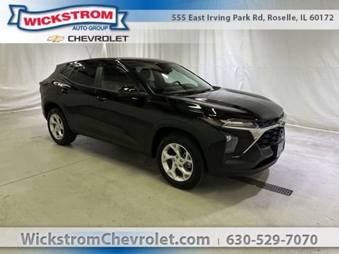 Used 2025 Chevrolet Trax LS w/ LS Convenience Package FWD image 1