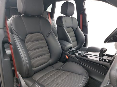 Certified 2026 Porsche Macan Turbo AWD/4WD image 12
