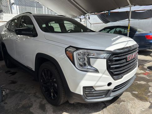 Used 2023 GMC Terrain SLE w/ Driver Convenience Package FWD image 3