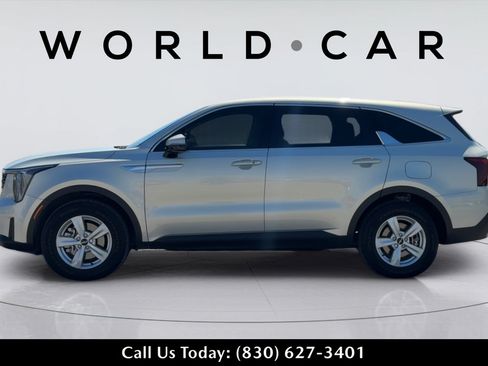 Certified 2026 Kia Sorento LX FWD image 12