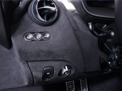 Used 2025 McLaren 750S image 30