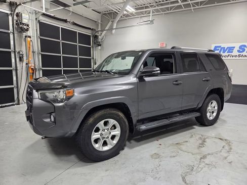Used 2020 Toyota 4Runner SR5 Premium w/ Moonroof Package RWD image 3