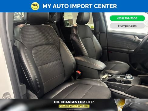 Used 2025 Ford Escape SE FWD image 28