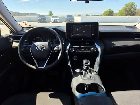 Used 2021 Toyota Venza LE w/ Carpet Mat Package (TMS) AWD/4WD image 18