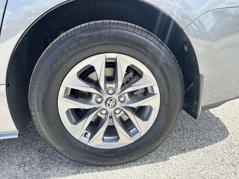 Certified 2026 Toyota Sienna XLE FWD image 19