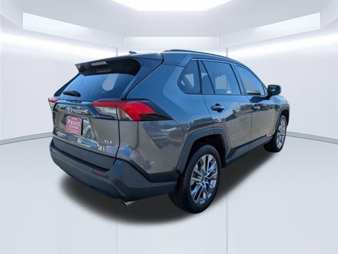 Used 2021 Toyota RAV4 XLE Premium image 6