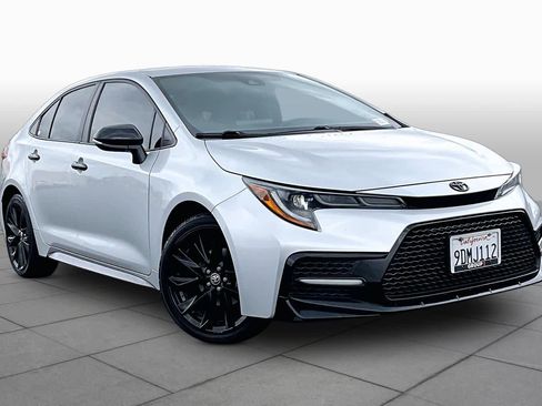 Used 2022 Toyota Corolla SE FWD image 2