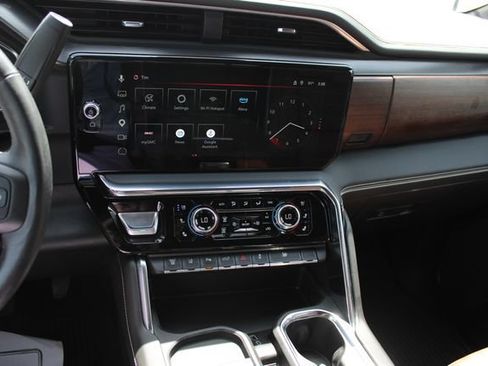 Used 2025 GMC Sierra 3500 Denali Ultimate AWD/4WD image 16
