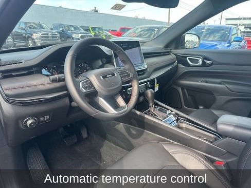 Used 2024 Jeep Compass Trailhawk w/ Trailhawk Convenience Group AWD/4WD image 8