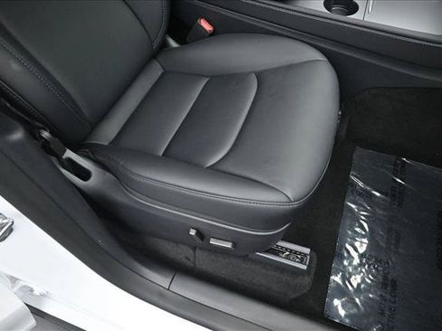 Used 2025 Tesla Model Y Long Range RWD image 28