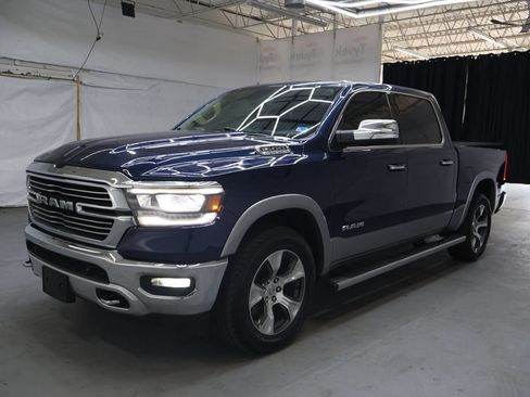 Used 2019 RAM 1500 Laramie AWD/4WD image 3