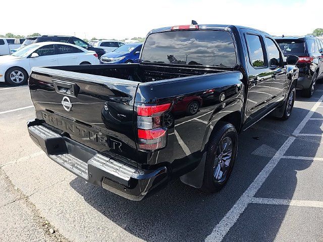 Used 2025 Nissan Frontier SV RWD image 2