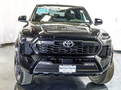 Used 2025 Toyota Tacoma TRD Off-Road AWD/4WD image 7