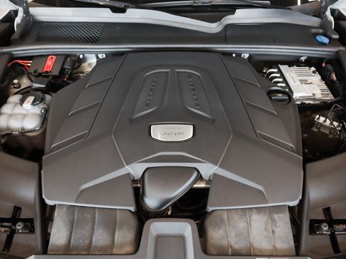 Certified 2023 Porsche Cayenne Platinum Edition AWD/4WD image 26