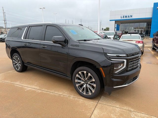 Used 2025 Chevrolet Suburban High Country AWD/4WD image 2