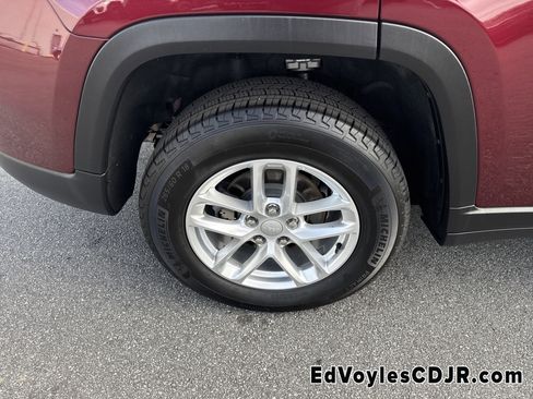 Certified 2025 Jeep Grand Cherokee Laredo X image 22