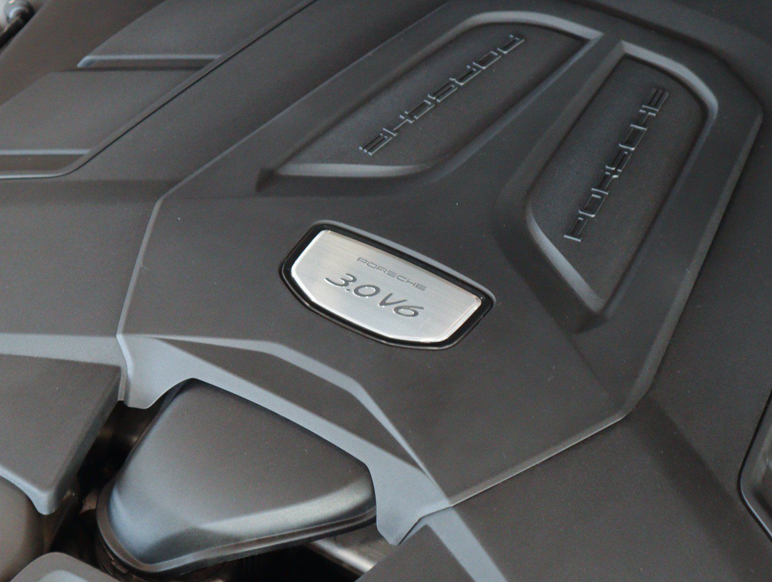 Certified 2022 Porsche Cayenne AWD/4WD image 16