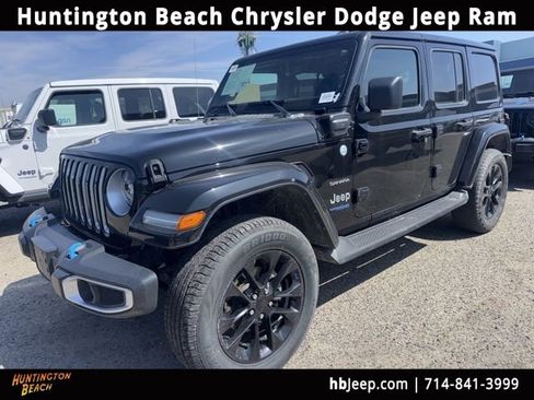 Used 2022 Jeep Wrangler Unlimited Sahara w/ Cold Weather Group AWD/4WD image 1