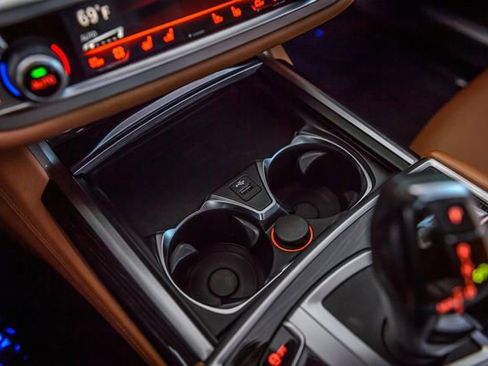 Used 2020 BMW 740i xDrive w/ M Sport Package image 31