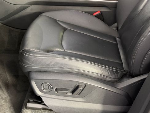 Used 2019 Audi Q8 Prestige w/ Adaptive Chassis Package image 13