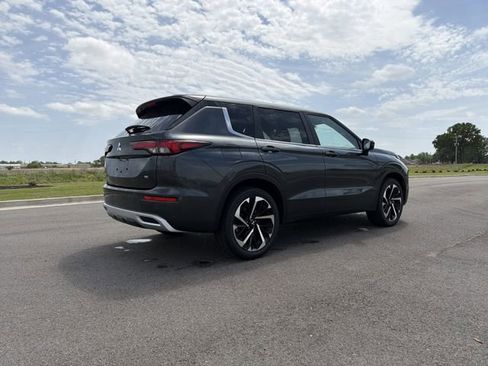 Used 2024 Mitsubishi Outlander SE image 5