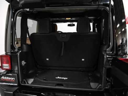 Used 2017 Jeep Wrangler Sahara w/ Connectivity Group AWD/4WD image 34