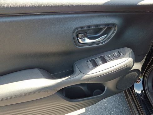 Used 2025 Honda HR-V LX image 12
