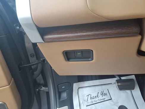 Used 2024 Land Rover Range Rover Long Wheelbase Autobiography AWD/4WD image 17