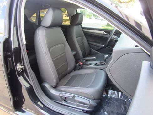 Used 2022 Volkswagen Passat 2.0T SE image 23