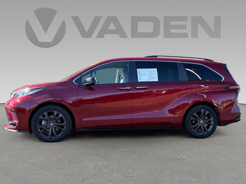 Used 2023 Toyota Sienna XSE image 8