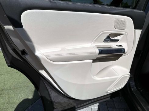 Used 2026 Mercedes-Benz GLB 250 4MATIC image 12