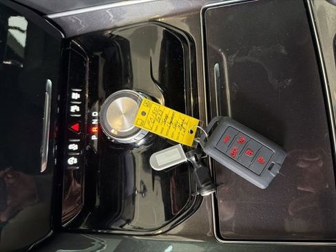 Used 2023 Jeep Wagoneer 2WD image 35