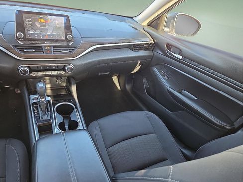 Used 2024 Nissan Altima 2.5 SV image 12