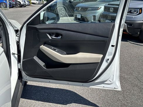 Used 2025 Honda Accord LX image 13