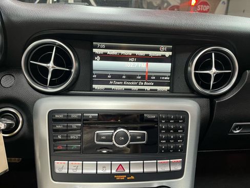 Used 2015 Mercedes-Benz SLK 250 w/ Premium Package image 24