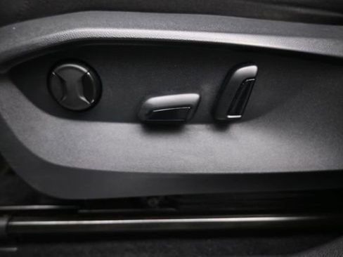 Used 2022 Volkswagen Tiguan SE R-Line FWD image 33