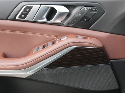 Certified 2024 BMW X7 xDrive40i w/ Climate Comfort Package image 12